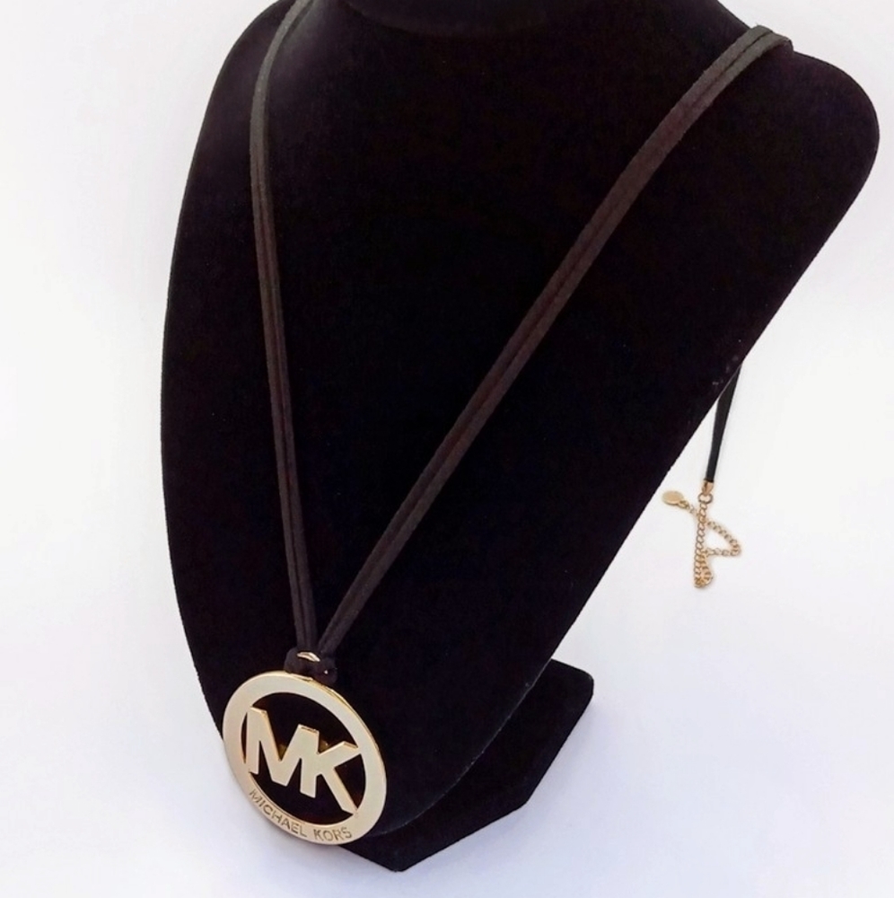 Boutique Michael Kors Oversized Pendant 32 Inch Necklace